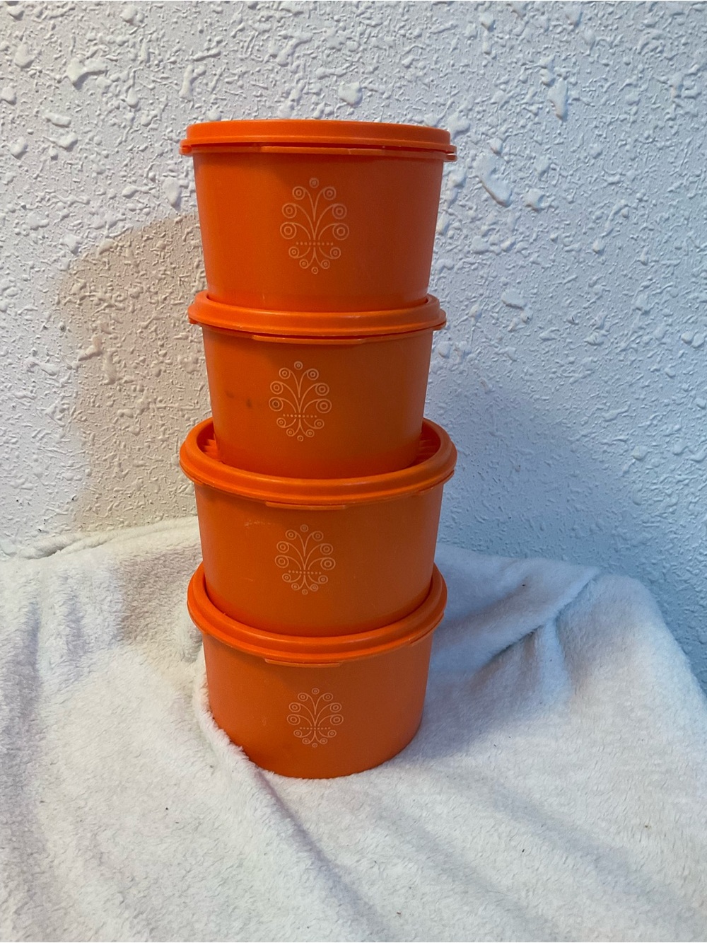 Vintage Tupperware 
Retro Orange Servalier Canisters 
Lot of 4
1297-14
1298-13